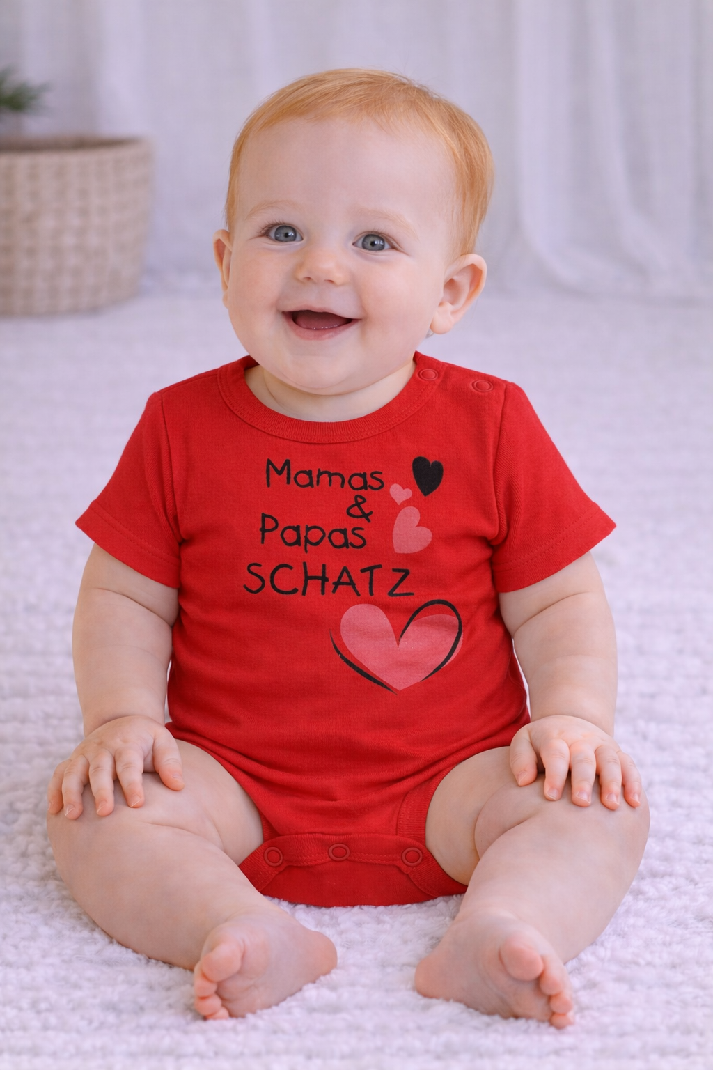 Babybody „Mamas & Papas ❤️” – Süßer Strampler aus 100% Baumwolle