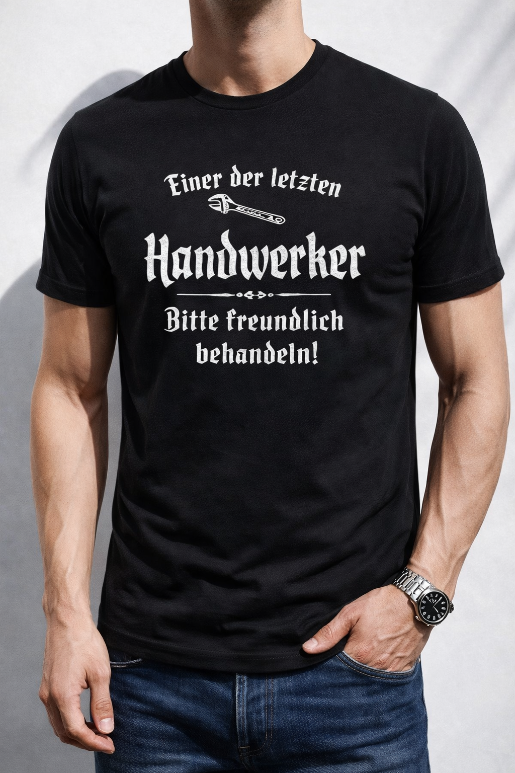 Herren T-Shirt „Einer der letzten Handwerker” – Schwarzes Baumwollshirt