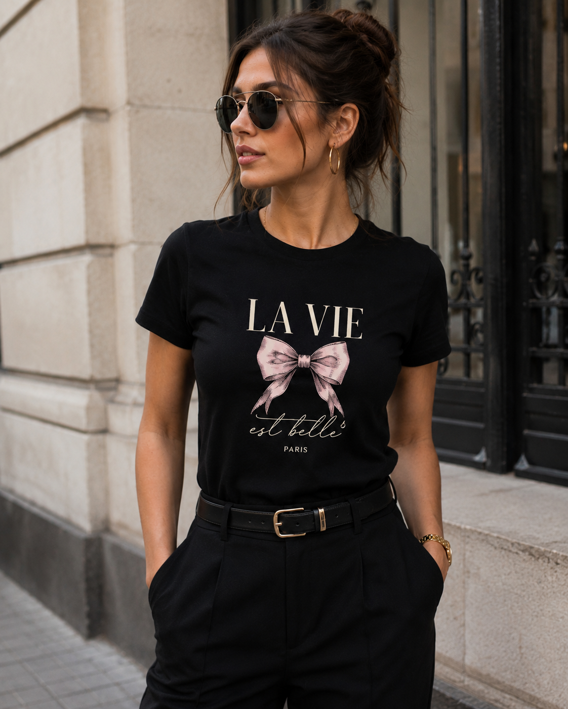 Damen-T-Shirt „La Vie est belle Paris” – Elegantes Shirt aus 100 % Baumwolle