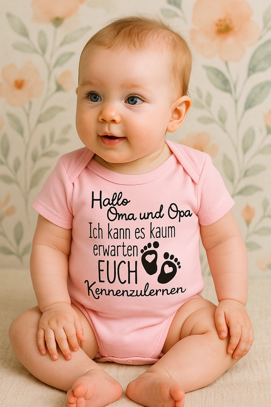 Babybody „Hallo Oma und Opa“ – Süßer Strampler für Enkelkinder aus 100% Baumwolle