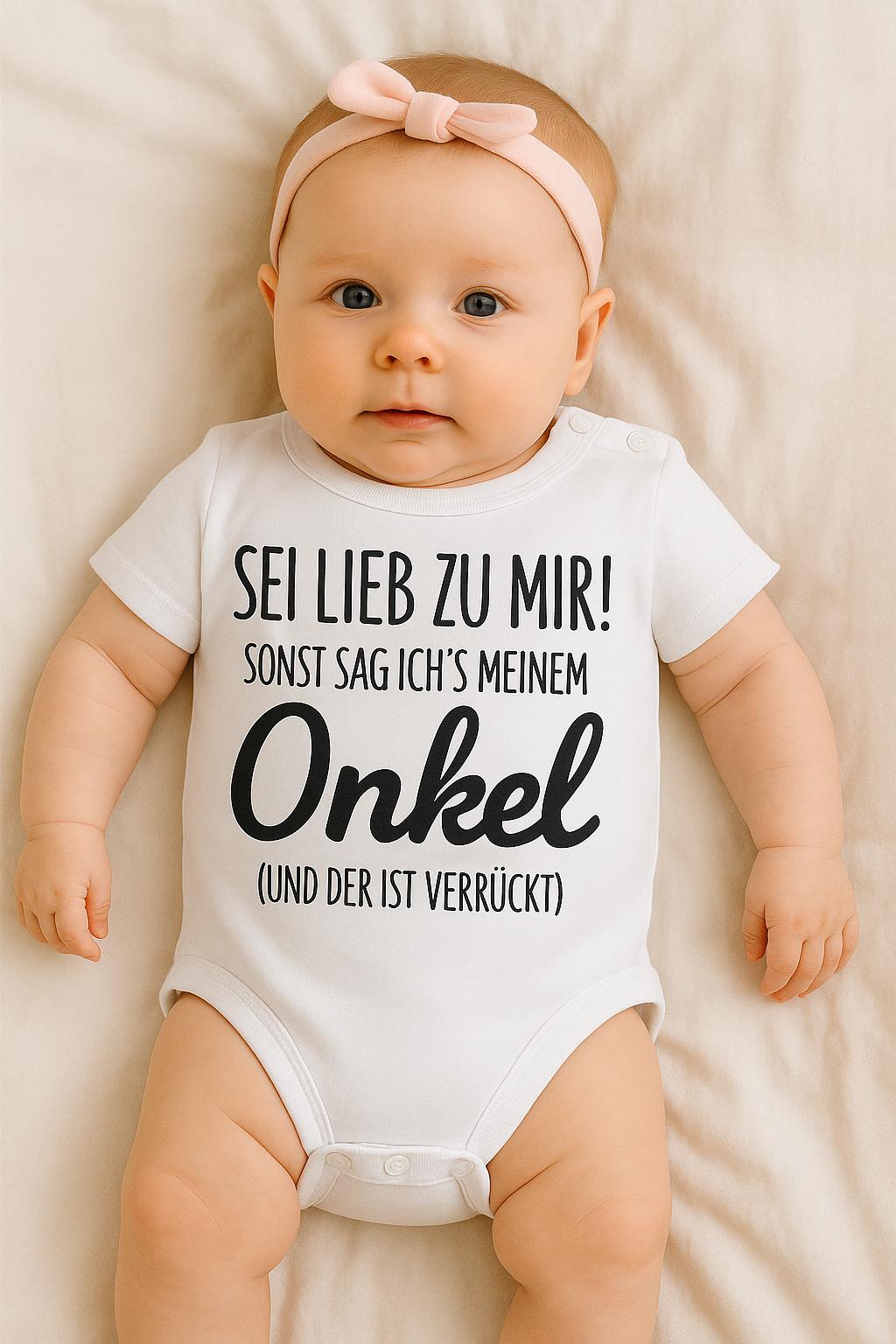 Babybody „Sei lieb zu mir – Onkel ist verrückt“ | Lustiger Spruch | Geschenk für Onkel & Baby | Süßer Strampler | 100% Baumwolle