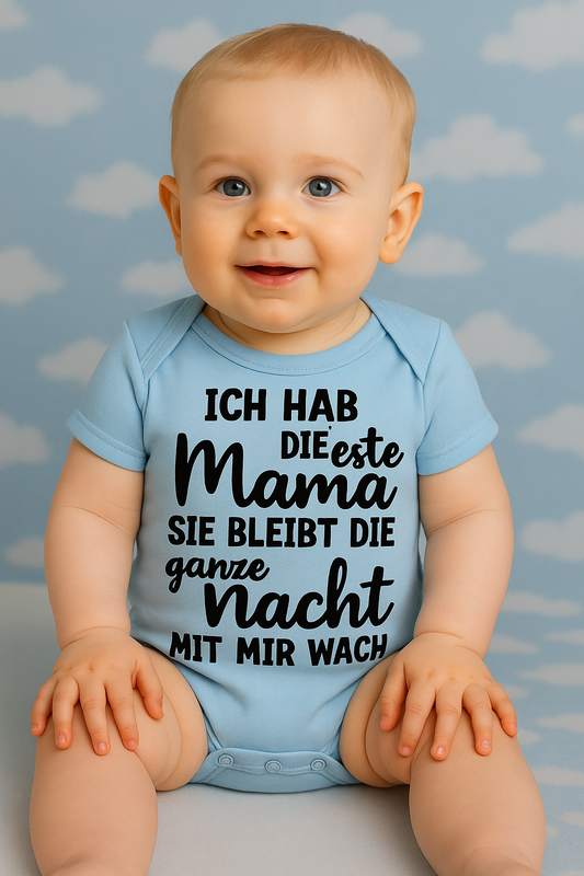 Babybody „ ICH HAB DIE beste Mama SIE BLEIBT DIE ganze Nacht MIT MIR WACH” – Süßer Strampler aus 100% Baumwolle