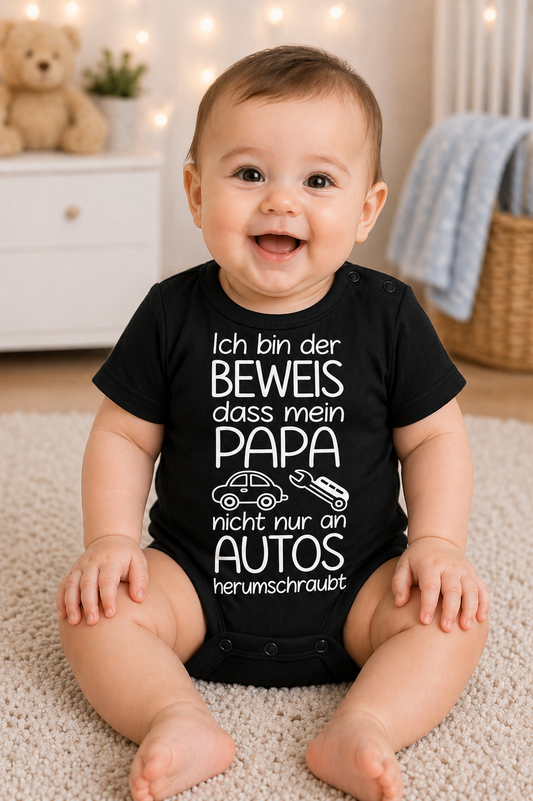 Babybody  “Ich bin der BEWEIS dass mein PAPA nicht nur an autos herumschraubt“ – Lustiger Babybody aus 100 % Baumwolle