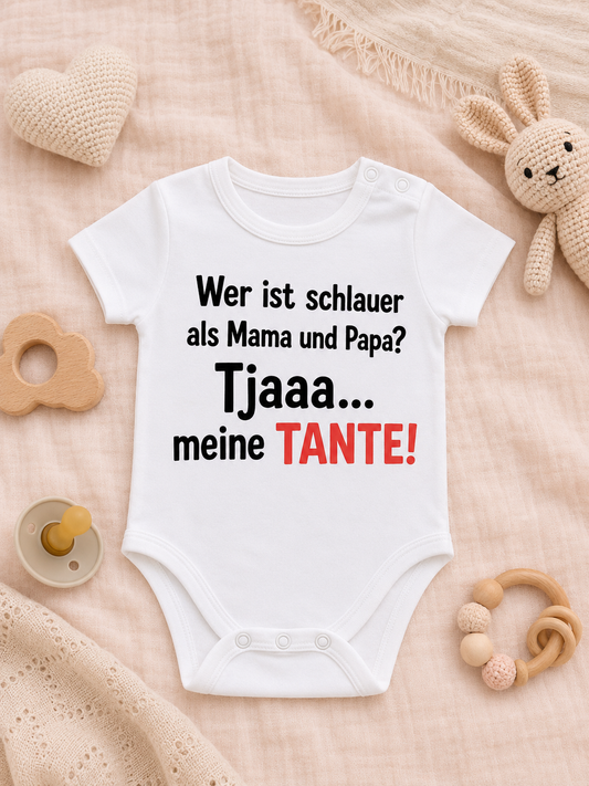 Babybody „Wer ist schlauer als Mama und Papa? Tjaaa… meine Tante!” – Süßer Strampler aus 100 % Baumwolle