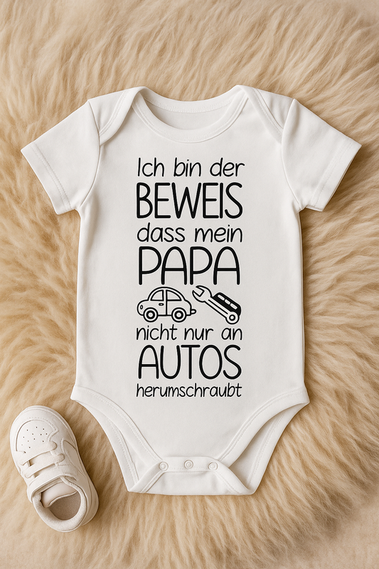 Babybody  “Ich bin der BEWEIS dass mein PAPA nicht nur an autos herumschraubt“ – Lustiger Babybody aus 100 % Baumwolle