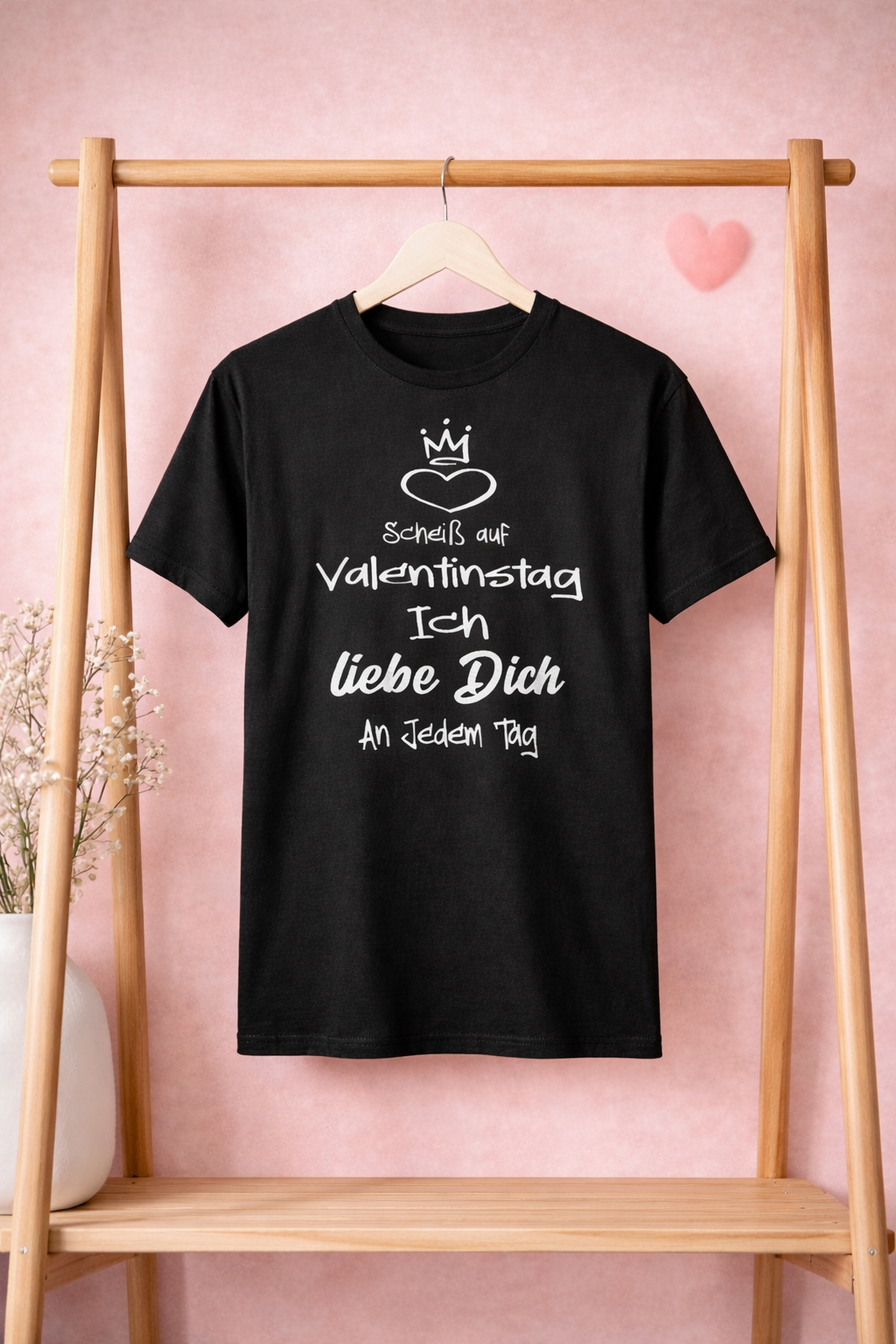 T-Shirt „Scheiß auf Valentinstag – Ich liebe dich an jedem Tag“ ❤️