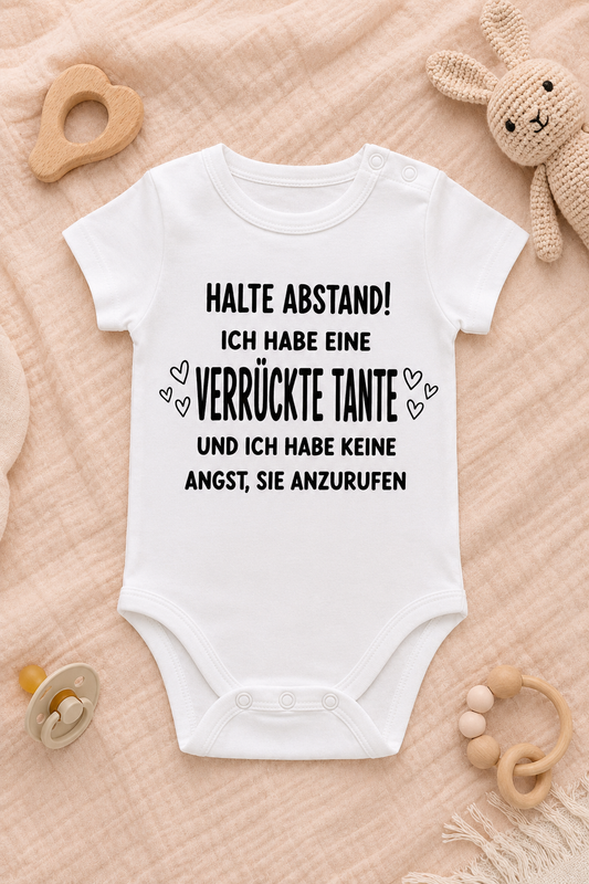 Babybody „Halte Abstand! Ich habe eine verrückte Tante und ich habe keine Angst, sie anzurufen” – Süßer Strampler aus 100 % Baumwolle