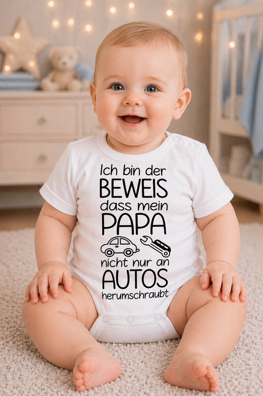 Babybody  “Ich bin der BEWEIS dass mein PAPA nicht nur an autos herumschraubt“ – Lustiger Babybody aus 100 % Baumwolle