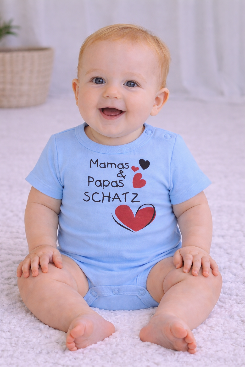 Babybody „Mamas & Papas ❤️” – Süßer Strampler aus 100% Baumwolle